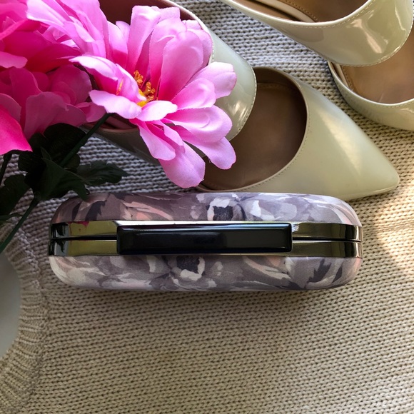 Camilla Clutch - Picture 4 of 8